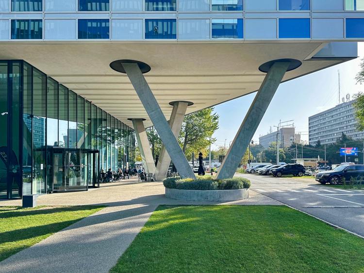 Alăturați-vă unei comunități de afaceri în ascensiune în Spaces Campus 6 - 2