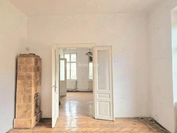 Casa interbelica ultracentrala, solida, cu poten?ial excep?ional Oradea