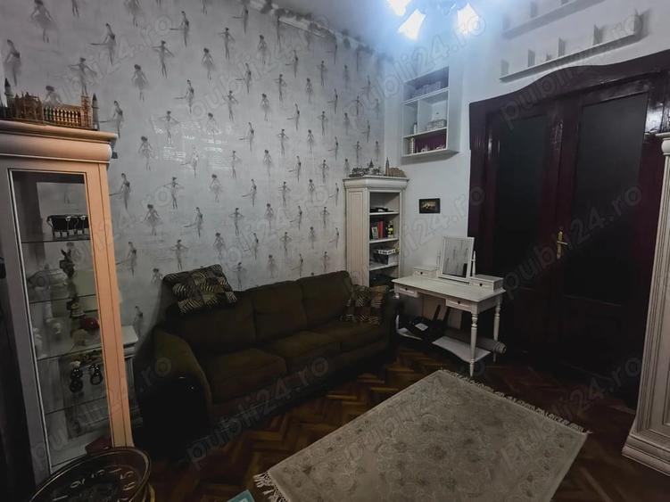 Apartament cu 3 camere semidecomandat în Central