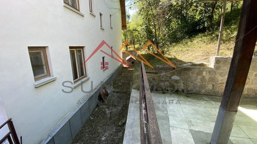 Vila de vanzare, teren 3100 mp, 7 camere, 6 grupuri sanitare, 3 CT, an 1997 - 8