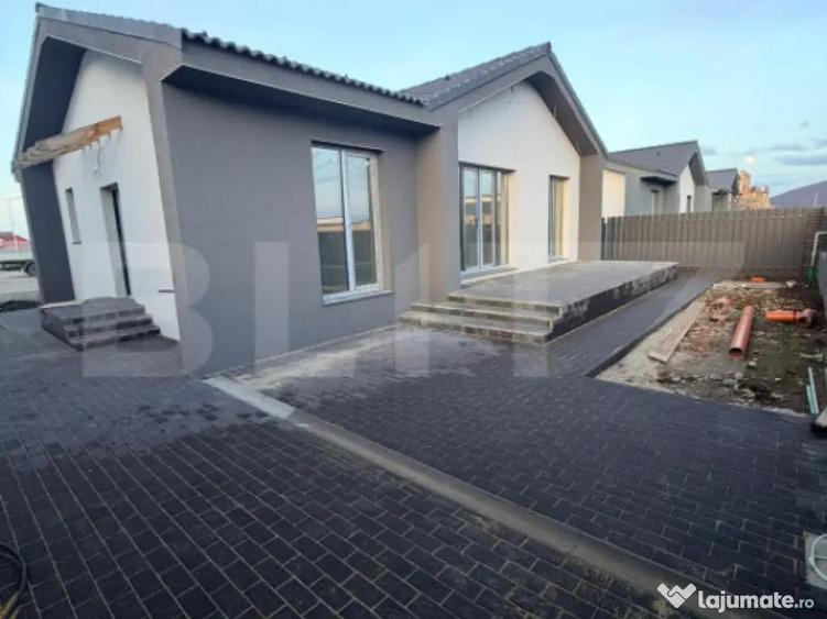 Casa de vanzare in Sanpetru teren 300 m2, suprafa? - 5