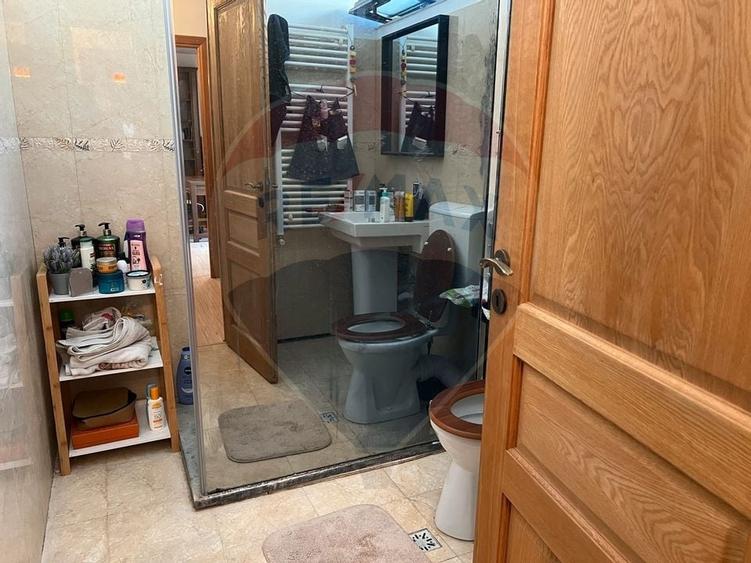 Casă / Vilă cu 4 camere de închiriat - 8