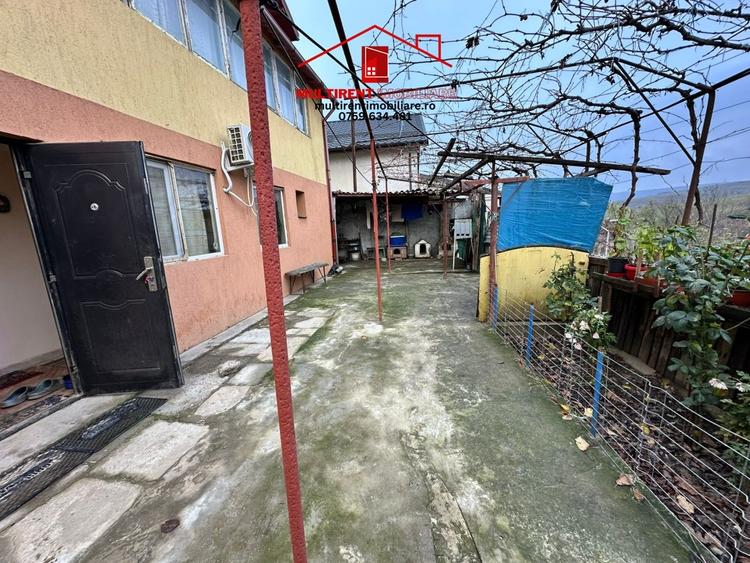 Casă individuală cu 6 camere cu Teren 693 Mp în Exterior Sud