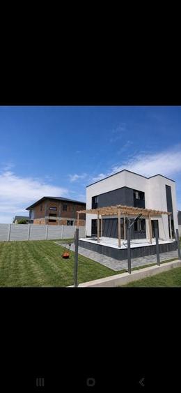 Casă cu 4 camere în Berceni