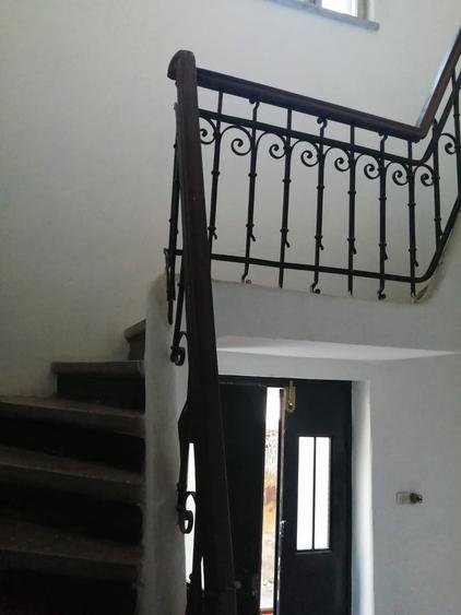 Casă individuală cu 14 camere cu Canalizare în Banu Manta