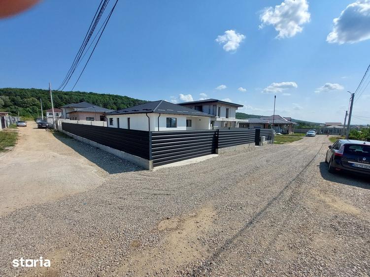Casă cu 4 camere cu Teren 440 Mp în Central