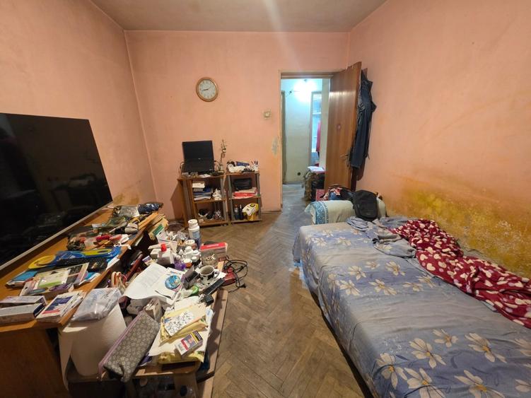 Apartament cu 3 camere semidecomandat în Titan