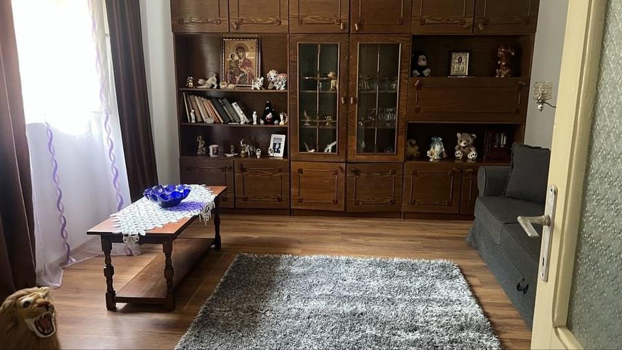 Casă cu 4 camere în Gherghița