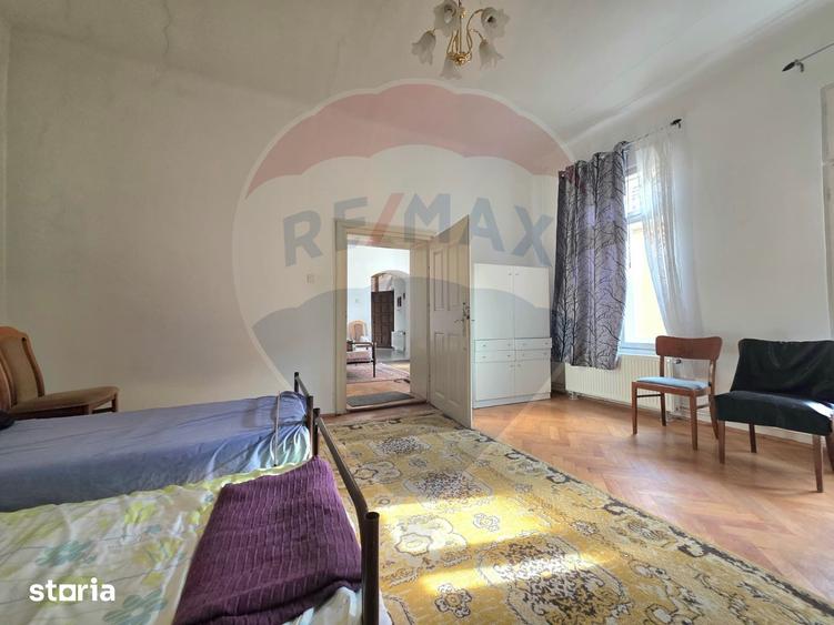 Casă cu 4 camere cu Teren 332 Mp în Ultracentral