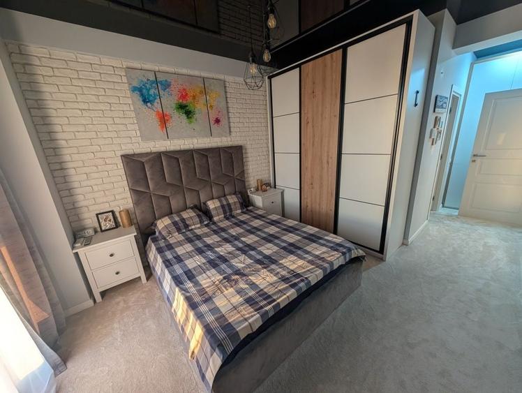 Apartament cu 3 camere semidecomandat în Palazu Mare