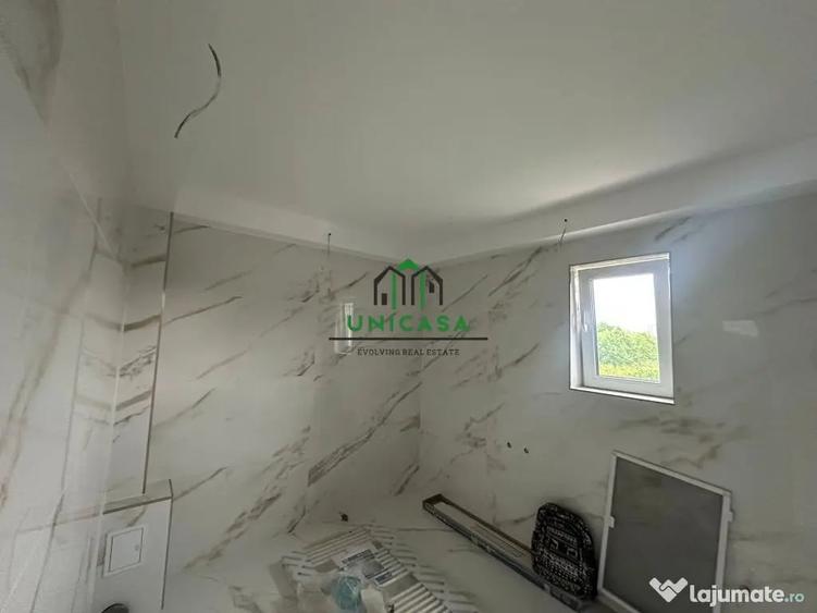 Casă cu 7 camere cu Teren 2000 Mp în Români