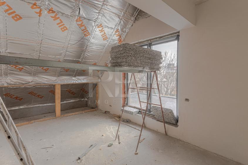 Apartament cu 3 camere semidecomandat în Matei Voievod
