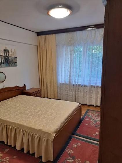Apartament cu 3 camere decomandat în Obor