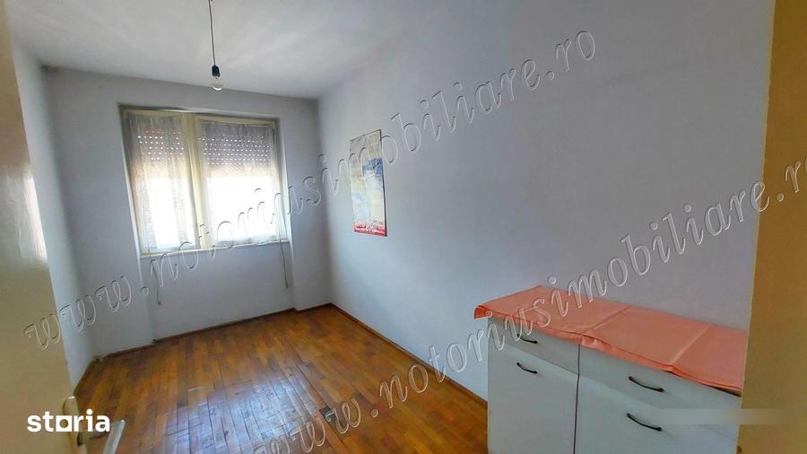 Apartament cu 3 camere semidecomandat în Est