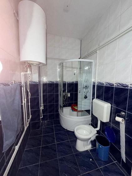 Casă individuală cu 6 camere cu Canalizare în Est