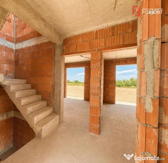 Casă cu 10 camere cu Teren 400 Mp în Aradul Nou