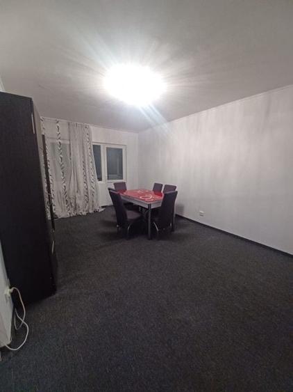 Apartament cu 3 camere semidecomandat, mobilat în Pantelimon