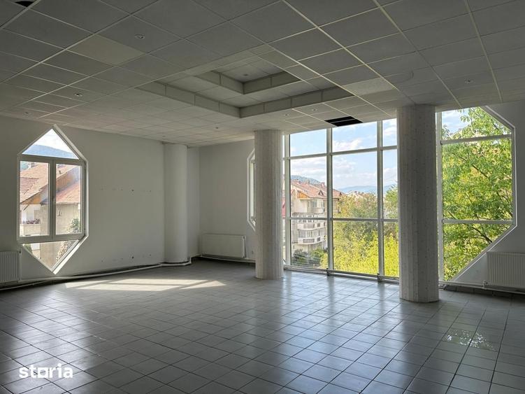Spațiu comercial, de 1,300 mp, în Central