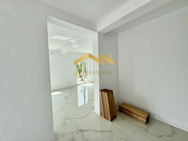 Duplex cu 4 camere cu Canalizare în Utvin