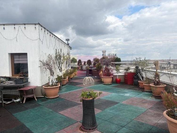 Apartament cu 4 camere decomandat, mobilat în Titan