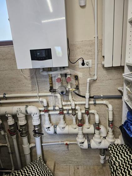 Casă individuală cu 16 camere cu Canalizare în Central