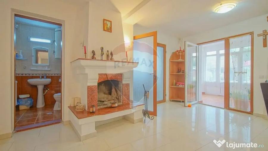 Casă cu 7 camere cu Teren 800 Mp în Purcăreni
