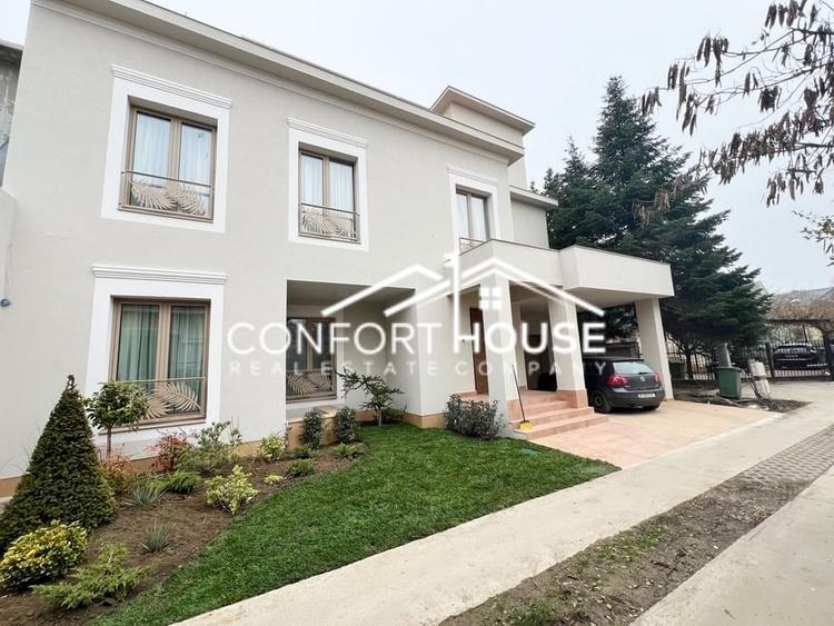 Duplex cu 8 camere cu Canalizare în Iancu Nicolae