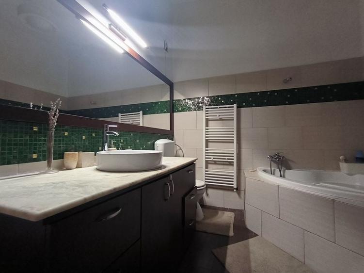 De v&acirc;nzare duplex pe strada Occidentului - 4