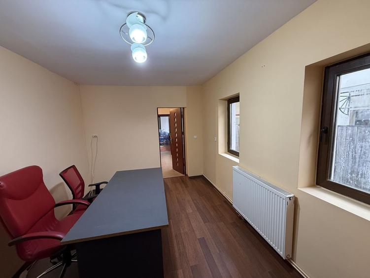 Spațiu de închiriat în Vilă - 2 camere+birou+curte în Campina - 3