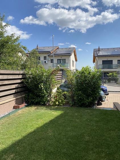 Casă cu 4 camere în Dâmbul Rotund