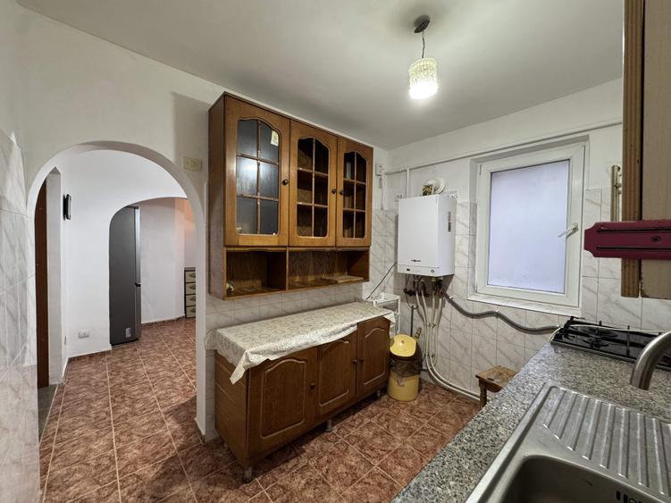 2 cam,decomandat,parter cu balcon, 53 mp,Primaverii,pretabil spatiu  comercial - 4