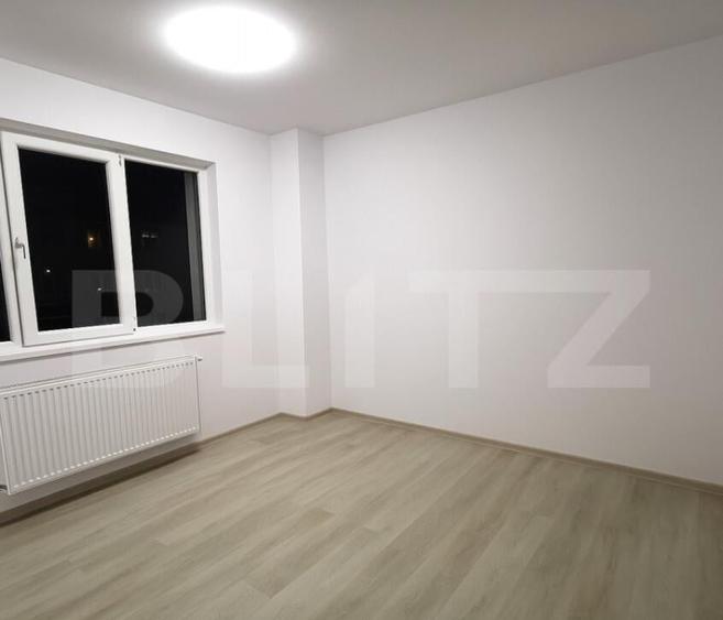 Apartament 2 camere ,loc de parcare + boxa , zona 9 mai - 4