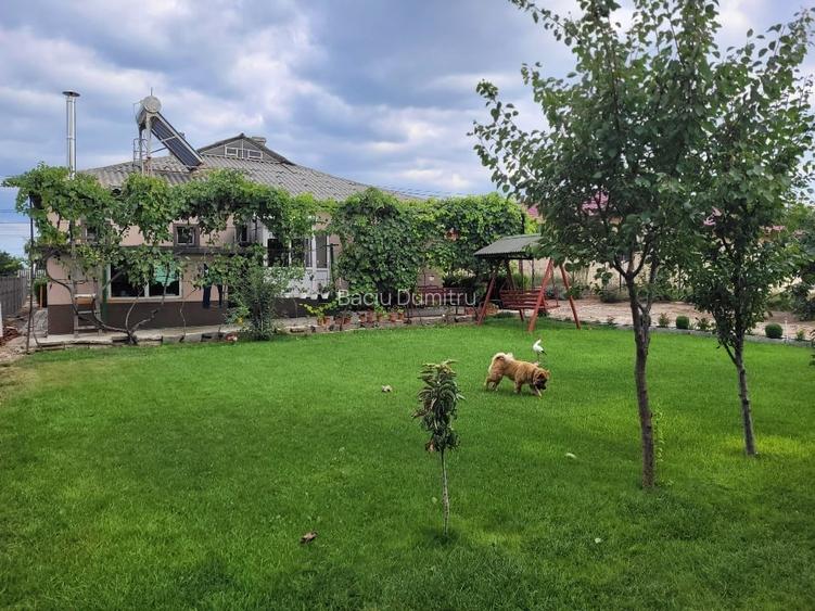 Vând casă pentru locuit și relaxare. Panouri fotovoltaice.