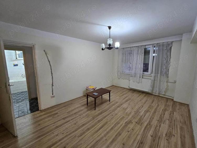 Apartament 3 camere, etaj intermediar, Pia?a Victoriei, comision 0% - 1