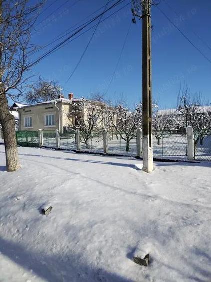 Casa de vanzare in Caline?ti, jud Boto?ani - 5800 mp teren - 2