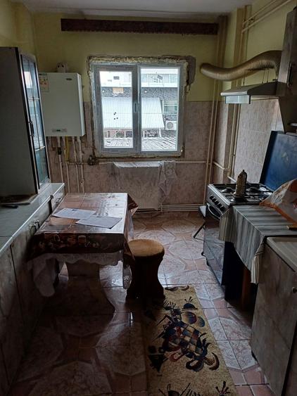 Vand ap cu doua camere decomandat etaj 1 central - 1