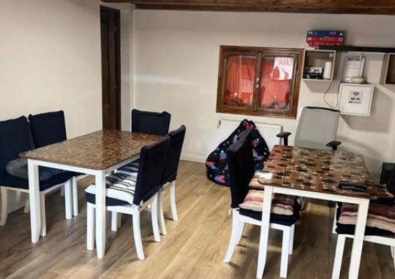 Cabana cu 4 dormitoare, foisor, ciubar, Statiunea Muntele Ba - 1