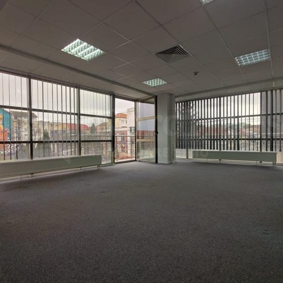 Spatii comerciale si birouri premium – acces dublu, parcare privata - 7
