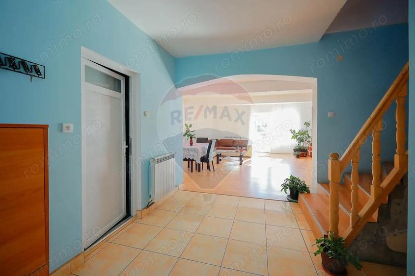 Duplex cu 5 camere ?i 506 mp teren de vanzare, str. Nufarului - 8