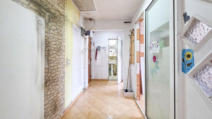 Apartament cu 4 camere semidecomandat în Militari