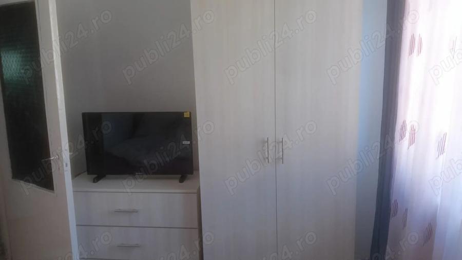 Inchiriez apartament 2 camere decomandate Ia?i Podul Ro? 5 minute de faculta?i, - 2