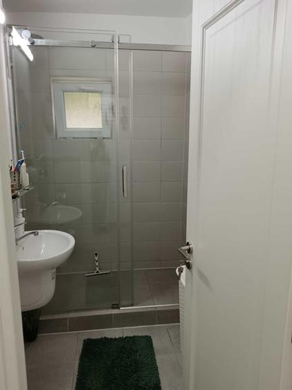 vand apartament 4 camere zona centru Resita - 6