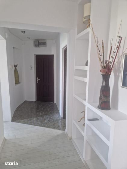 Apartament cu 3 camere decomandat în Cazino
