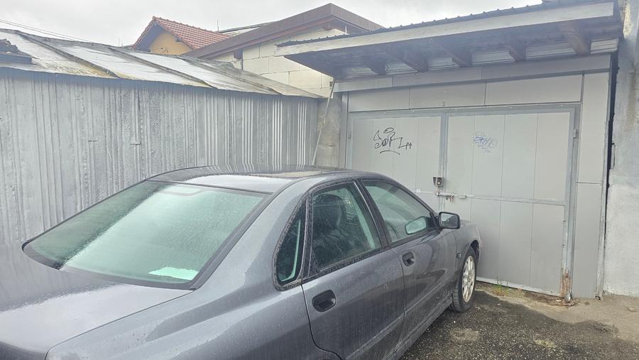 Vand garaj in Deva, pe strada Cernei, suprafata utila 19 mp + loc de parcare - 1