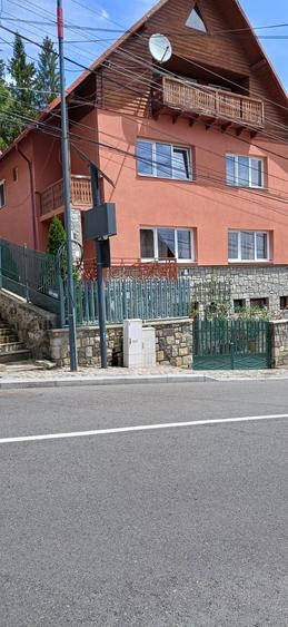 Vila D+P+1+M  227 mp construiti terasa 48 mp situata pe strada Furnica  Sinaia - 2