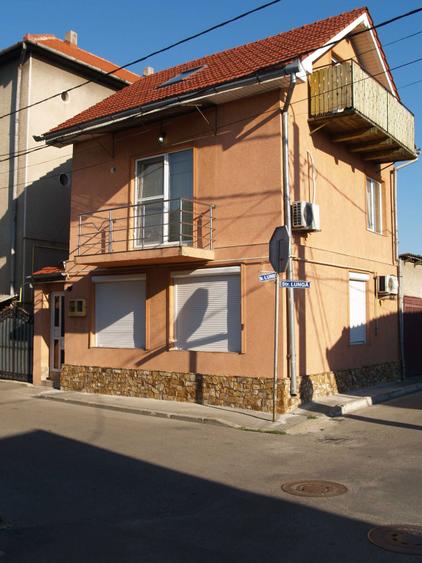 inchiriez apartament la casa, zona Decebal - 2