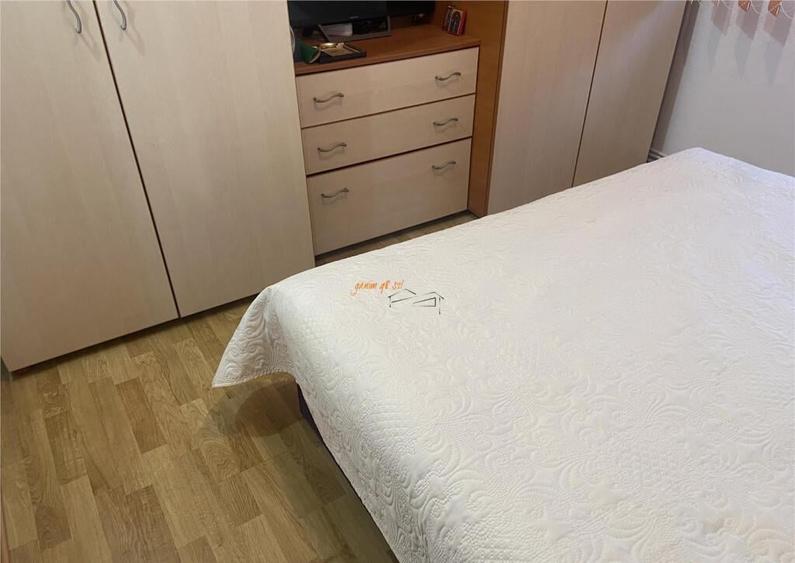 Apartament 3 camere , zona cartier Sud ,et 2/4 , decomandat - 12
