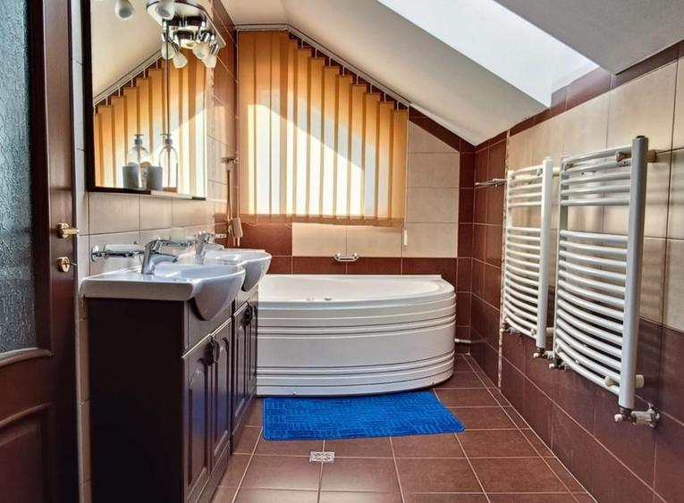 Vand casa cu teren de 900 mp in Harman - 15