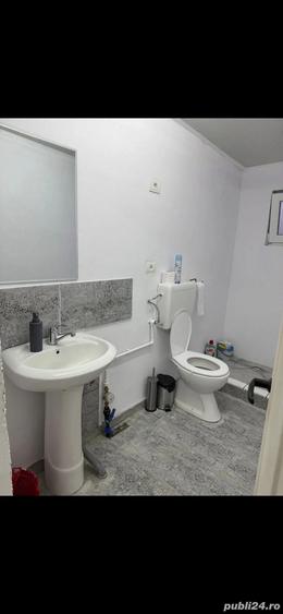 Inchiriez 3 zone scaune in salon - 2