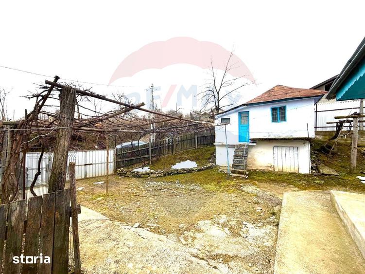 Casă cu 3 camere cu Teren 913 Mp în Gârleni